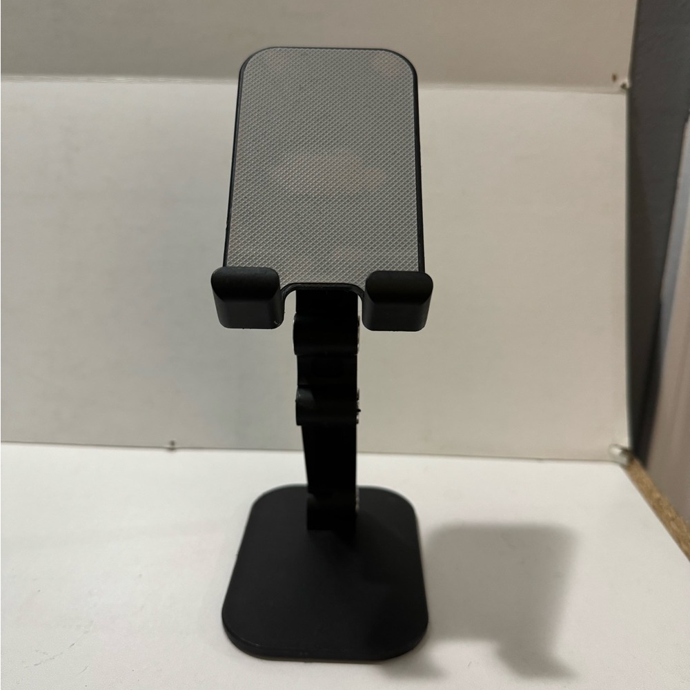Adjustable cell phone stand